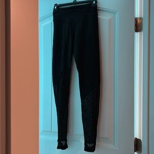 Black LuluLemon 7/8 athletic leggings